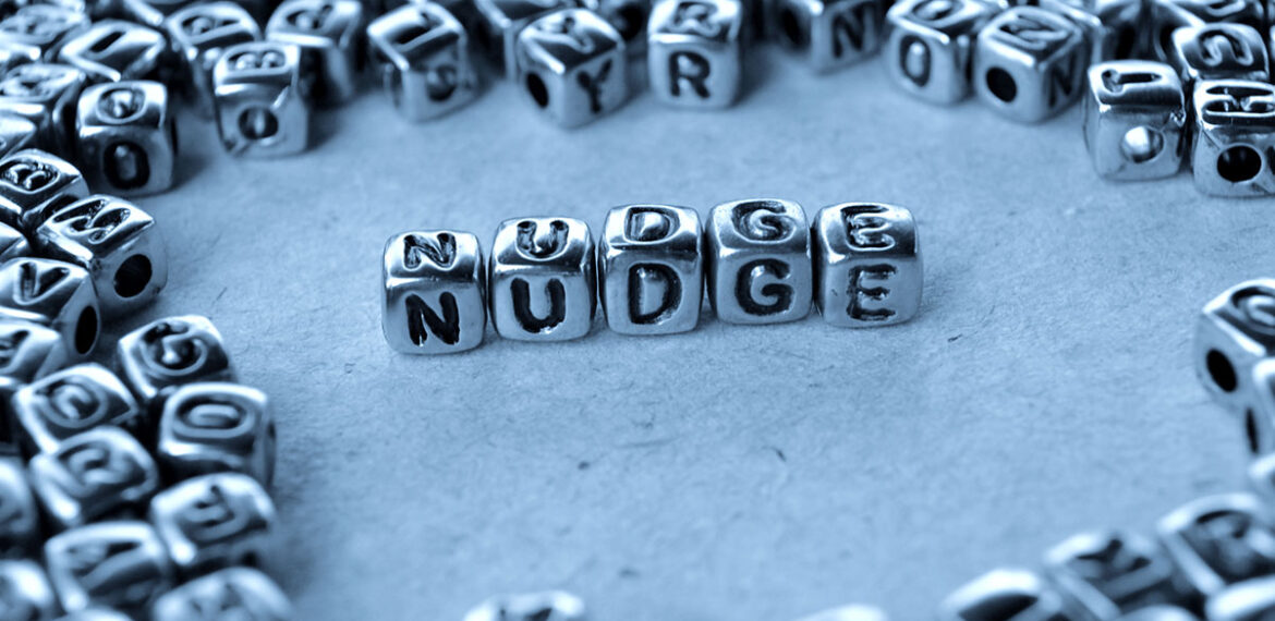 Nudge Marketing : Tout savoir sur le Marketing Incitatif